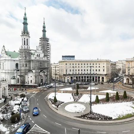 Centre Open View By Bookinghost *