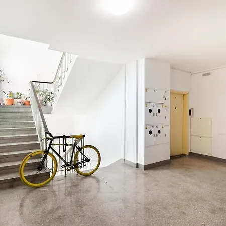 Centre Open View By Bookinghost