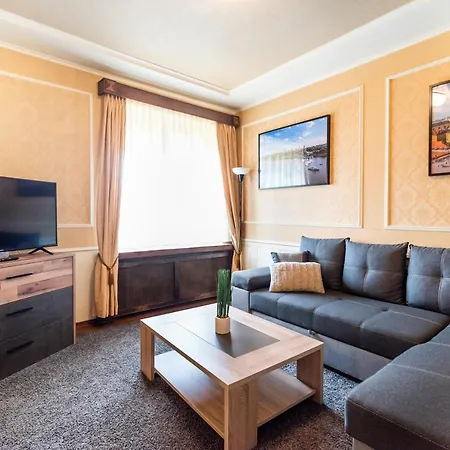 Centre Open View By Bookinghost *