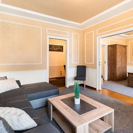 Centre Open View By Bookinghost