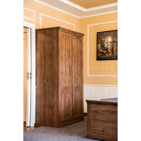 Centre Open View By Bookinghost *